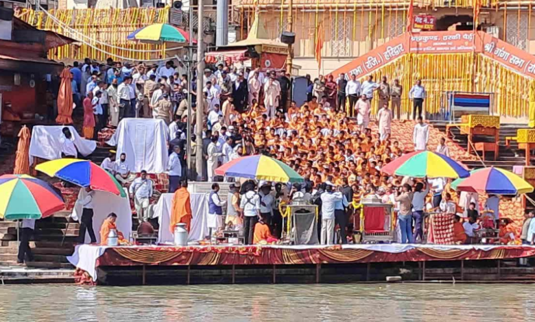 हरिद्वार में कैबिनेट बैठक से पहले सीएम धामी और मंत्रियों ने की गंगा पूजा, प्रदेश की सुख समृद्धि की कामना की