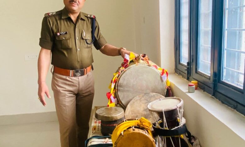 लोकगीतों से जागरूकता का संदेश दे रहे सब इंस्पेक्टर अनूप नयाल,