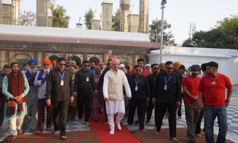 श्री झण्डे जी मेले की भव्यता बढ़ाने पंजाब से पहुंची पैदल संगत श्री झण्डे जी मेले की भव्यता बढ़ाने पंजाब से पहुंची पैदल संगत