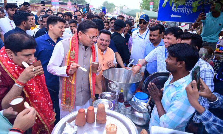 बुलडोजर से भी हुआ भव्य स्वागत, सड़कों पर उमड़ा जनसैलाब!