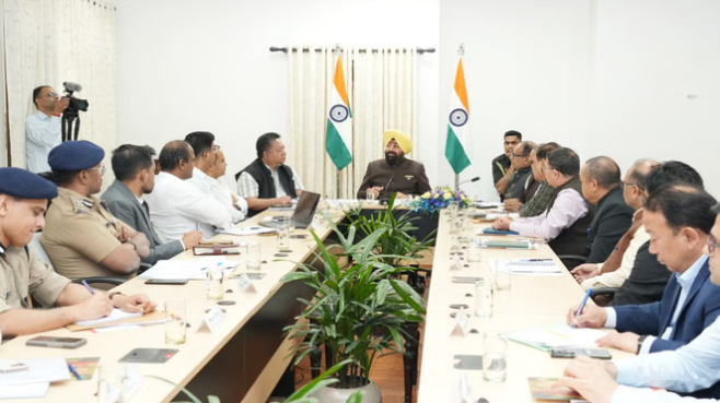 चारधाम यात्रा: राज्यपाल ने की बैठक, कहा-साइबर अपराध, फर्जी हेली टिकट-होटल बुकिंग धोखाधड़ी से सख्ती से निपटें