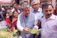 Uttarakhand: पूर्व सीएम हरीश रावत की तरबूज-खरबूज पार्टी, चखाया सियासी स्वाद, नारी शक्ति बंधन अधिनियम पर बोले