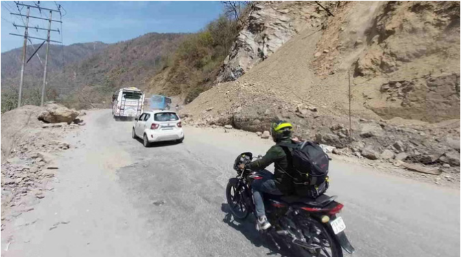 Chamoli: चारधाम यात्रा के लिए ग्रीन कार्ड बनाने का काम शुरू, वाहन चालकों के लिए लगाया गया अलग काउंटर