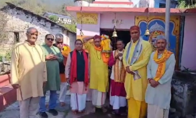 डिम्मर गांव से बदरीनाथ रवाना हुई गाडू घड़ा कलश यात्रा, 23 अप्रैल को खुलेंगे धाम के कपाट
