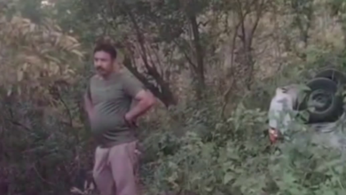 टनकपुर में वॉक कर रहे लोगों को टक्कर मारने के बाद कार पलटी, चार लोग घायल