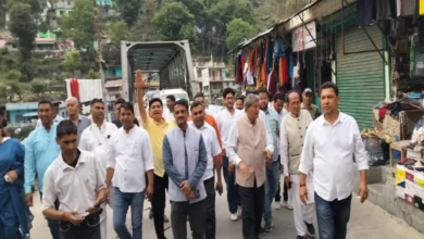 आपदा प्रभावित क्षेत्र थराली पहुंचे पूर्व सीएम हरीश रावत, डिजास्टर मैनेजमेंट पर सरकार के काम से दिखे नाखुश