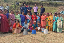 पिथौरागढ़ के उडियारी में बिना पानी के बिल थमाने का आरोप, नाराज ग्रामीणों ने किया प्रदर्शन