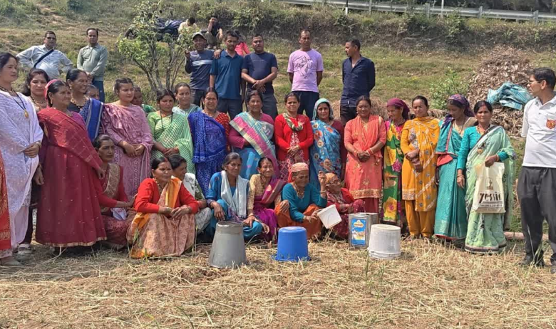 पिथौरागढ़ के उडियारी में बिना पानी के बिल थमाने का आरोप, नाराज ग्रामीणों ने किया प्रदर्शन