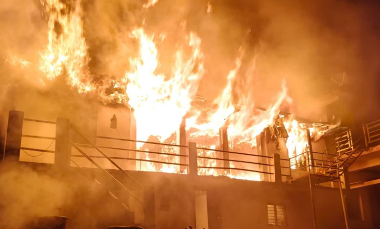 उत्तरकाशी जुणगा गांव में मकान में लगी भीषण आग, झुलसने से दो लोग घायल