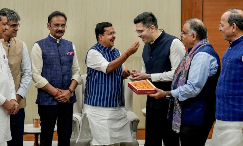 केजरीवाल को झटका, राज्यसभा सभापति ने 7 बागी सांसदों की बीजेपी में एंट्री को दी मंजूरी