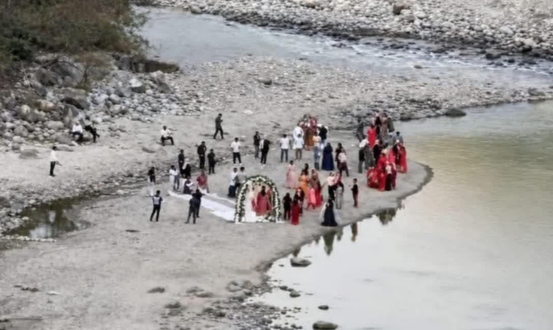 वेडिंग डेस्टिनेशन के नाम पर श्मशान घाट पर करा दी शादी की जयमाला रस्म, प्रशासन रिजॉर्ट संचालक पर लेगा एक्शन