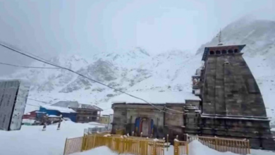 Snowfall: कपाट खुलने से पहले केदारनाथ धाम में हुई बर्फबारी, उत्तराखंड में आज तूफान और ओलावृष्टि की चेतावनी