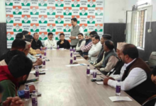 Uttarakhand: कांग्रेस में विवाद की वजह फेस, पार्टी खो रही बेस, दिग्गज नेताओं में चेहरा बनने के लिए संग्राम Uttarakhand: कांग्रेस में विवाद की वजह फेस, पार्टी खो रही बेस, दिग्गज नेताओं में चेहरा बनने के लिए संग्राम