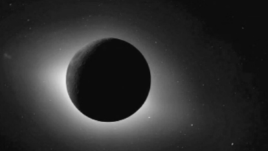 आर्टेमिस-2: सूर्य ग्रहण के प्रकाश में खुला चंद्रमा का संसार, अर्थसेट की झलक ने पृथ्वी के बदलते रूप को दिखाया