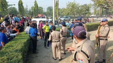 सिडकुल पंतनगर में श्रमिक कई दिन से अपनी मांगों को लेकर धरना-प्रदर्शन कर रहे हैं, आज अचानक धरना प्रदर्शन उग्र हो गया