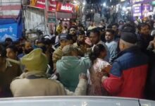 मसूरी माल रोड बैरियर पर दो दंपतियों के बीच जमकर हुई हाथापाई और गाली गलौज, जानिए पूरा मामला