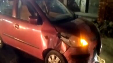 रुड़की में तेज रफ्तार का कहर, कार चालक ने वाहनों को मारी टक्कर, एक युवक की हालत नाजुक
