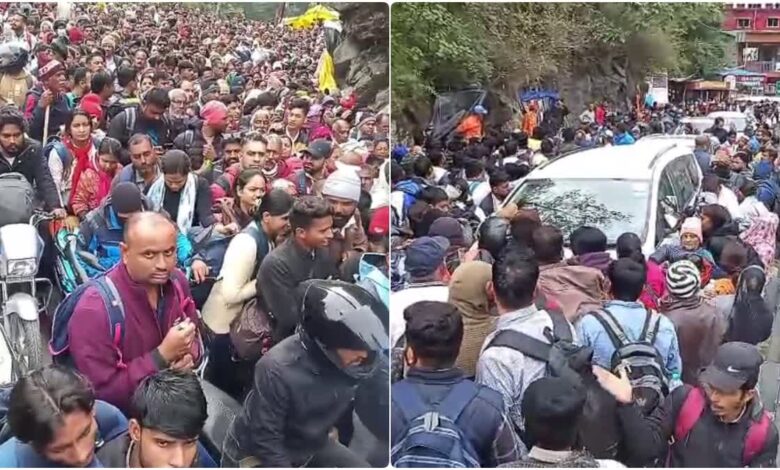 केदारनाथ यात्रा: सोनप्रयाग में लगा यात्रियों का भयंकर जाम, सुबह से यात्री कर रहे धाम जाने का इंतजार, देखें वीडियो केदारनाथ यात्रा: सोनप्रयाग में लगा यात्रियों का भयंकर जाम, सुबह से यात्री कर रहे धाम जाने का इंतजार, देखें वीडियो