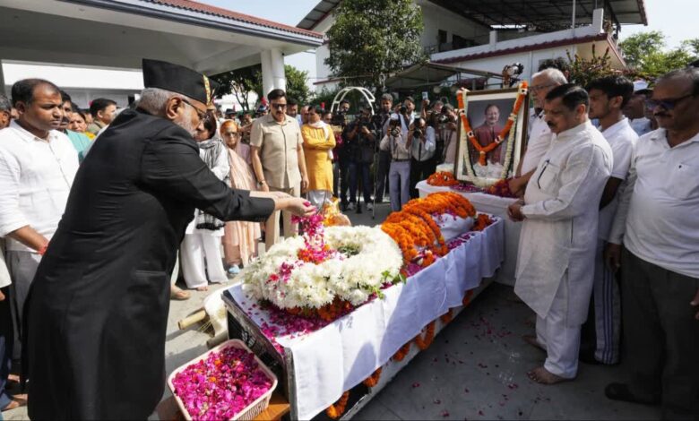 देहरादून पहुंचे उप राष्ट्रपति सीपी राधाकृष्णन, पूर्व मुख्यमंत्री बीसी खंडूड़ी को दी श्रद्धांजलि देहरादून पहुंचे उप राष्ट्रपति सीपी राधाकृष्णन, पूर्व मुख्यमंत्री बीसी खंडूड़ी को दी श्रद्धांजलि
