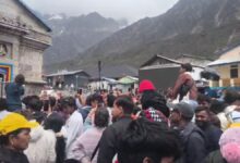 केदारनाथ धाम में कंधों में चढ़कर बनाई जा रही रील, BKTC और प्रशासन पर उठ रहे सवाल