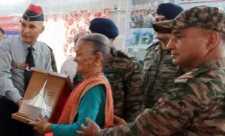 1965 भारत पाक युद्ध में शहीद हुए थे सिपाही मदन सिंह, 60 साल बाद पत्नी को मिले सहायता राशि के ₹28.45 लाख