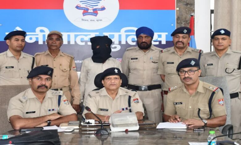 पुताई करने वाले ने ही लाखों की नकदी पर किया हाथ साफ, पुलिस ने किया गिरफ्तार पुताई करने वाले ने ही लाखों की नकदी पर किया हाथ साफ, पुलिस ने किया गिरफ्तार
