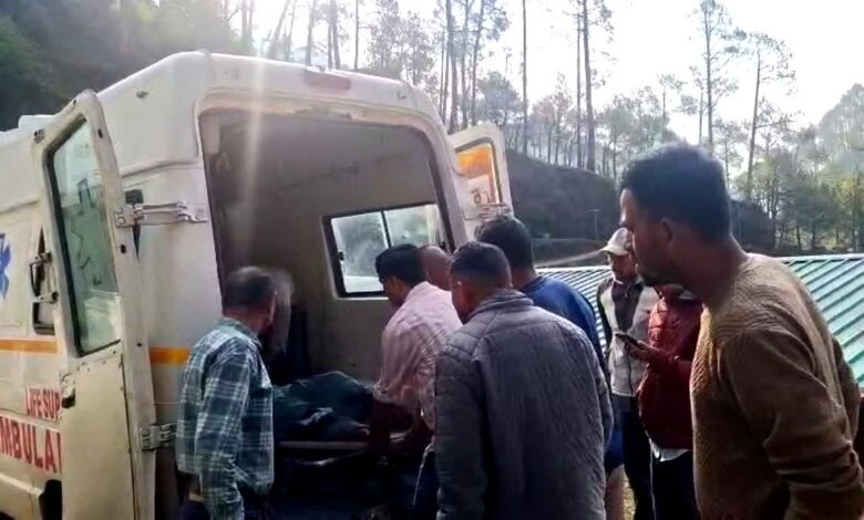 अंतिम संस्कार के लिए शव को गांव लेकर आ रहा एम्बुलेंस गहरी खाई में गिरा, 3 लोगों की मौत, 3 गंभीर घायल