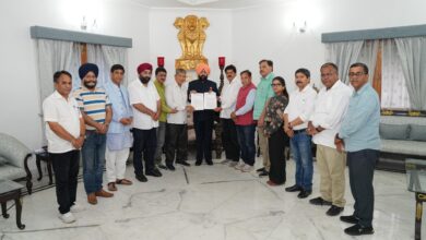 कांग्रेस नेताओं ने राज्यपाल से की मुलाकात, कानून व्यवस्था और इन मामलों को लेकर सौंपा ज्ञापन