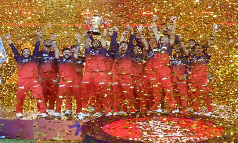 RCB के सिर सजा IPL 2026 का ताज, MI और CSK के बाद ऐसा करने वाली बनी तीसरी टीम RCB के सिर सजा IPL 2026 का ताज, MI और CSK के बाद ऐसा करने वाली बनी तीसरी टीम