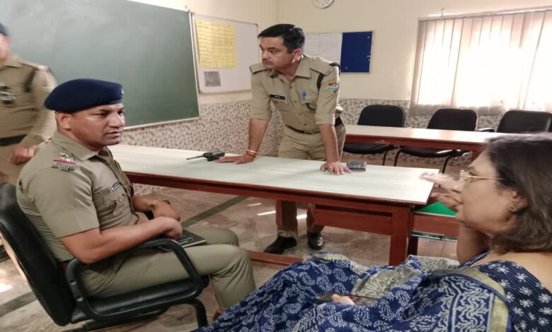 देहरादून में शिक्षा की आड़ में ‘धर्मांतरण’ का आरोप! बाल आयोग की छापेमारी में मिले संदिग्ध दस्तावेज देहरादून में शिक्षा की आड़ में ‘धर्मांतरण’ का आरोप! बाल आयोग की छापेमारी में मिले संदिग्ध दस्तावेज