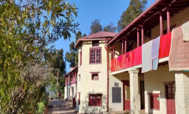आज तक सड़क सुविधा से महरूम है कौसानी का लक्ष्मी आश्रम, ऐतिहासिक रहा है सफर