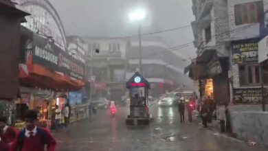 देहरादून और मसूरी में मौसम ने ली करवट, बारिश की फुहारों से सुहावना हुआ नजारा