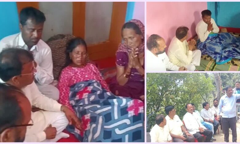 केतन लाल हत्याकांड: कांग्रेसियों ने परिजनों से मुलाकात कर बंधाया ढांढस, धामी सरकार पर साधा निशाना केतन लाल हत्याकांड: कांग्रेसियों ने परिजनों से मुलाकात कर बंधाया ढांढस, धामी सरकार पर साधा निशाना