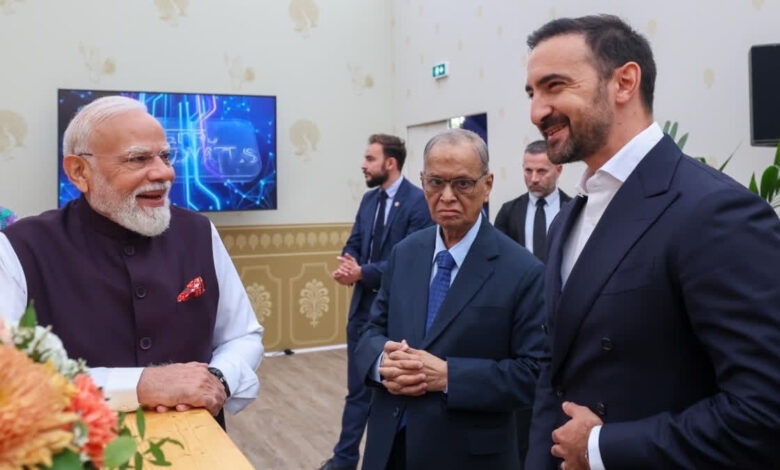 Bharat Innovates 2026: पीएम मोदी से मिले Nothing के को-फाउंडर, ‘शून्य और अनंत’ पर हुई खास बातचीत Bharat Innovates 2026: पीएम मोदी से मिले Nothing के को-फाउंडर, ‘शून्य और अनंत’ पर हुई खास बातचीत