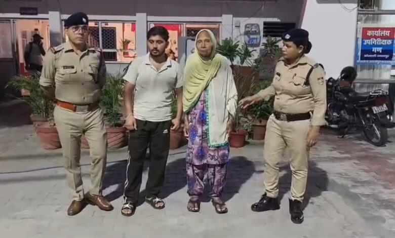 परिजनों से बिछड़ गई थी 70 वर्षीय बुजुर्ग अम्मा, भूली घर का पता, पुलिस ने परिजनों से मिलाया परिजनों से बिछड़ गई थी 70 वर्षीय बुजुर्ग अम्मा, भूली घर का पता, पुलिस ने परिजनों से मिलाया