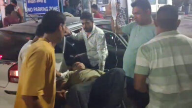 नैनीताल में पर्यटकों से भरा टेंपो ट्रैवलर खाई में गिरा, दो महिलाओं की मौत, कई घायल