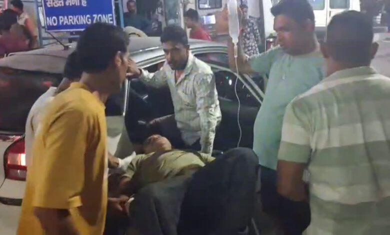 नैनीताल में पर्यटकों से भरा टेंपो ट्रैवलर खाई में गिरा, दो महिलाओं की मौत, कई घायल नैनीताल में पर्यटकों से भरा टेंपो ट्रैवलर खाई में गिरा, दो महिलाओं की मौत, कई घायल