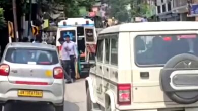 श्रीकोट बेस हॉस्पिटल के समीप बिना चालक के दौड़ पड़ी एंबुलेंस, 3 गाड़ियों को मारी टक्कर