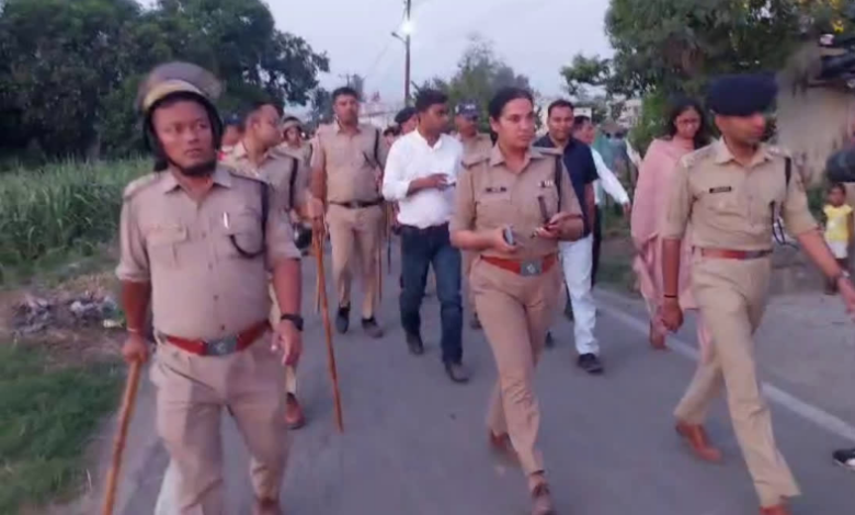 सहसपुर हत्याकांड बवाल: इलाके में इंटरनेट बंद होने से पुलिस का इनकार, अफवाह फैलाने वालों को सख्त चेतावनी सहसपुर हत्याकांड बवाल: इलाके में इंटरनेट बंद होने से पुलिस का इनकार, अफवाह फैलाने वालों को सख्त चेतावनी