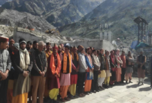 केदारनाथ आपदा की 13वीं बरसी पर धाम में हुई विशेष प्रार्थना, मौन रखकर दिवंगतों को दी श्रद्धांजलि केदारनाथ आपदा की 13वीं बरसी पर धाम में हुई विशेष प्रार्थना, मौन रखकर दिवंगतों को दी श्रद्धांजलि