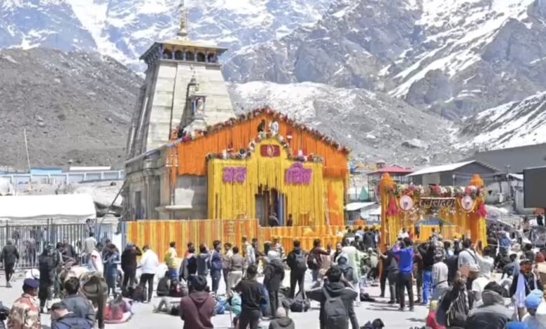 चारधाम यात्रा: कोमोरबिडिटी श्रद्धालुओं ने बढ़ाई सरकार की चिंता, 56 दिनों में 190 की मौत, 89 एयर एंबुलेंस से रेफर चारधाम यात्रा: कोमोरबिडिटी श्रद्धालुओं ने बढ़ाई सरकार की चिंता, 56 दिनों में 190 की मौत, 89 एयर एंबुलेंस से रेफर