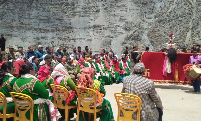 चीन सीमा पर पांडव नृत्य, जादुंग पहुंच भावुक हुए जाड़ समुदाय के लोग, नेलांग को भी बसाने की मांग