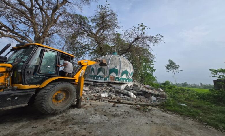 जसपुर में सरकारी जमीन पर बनी अवैध पर चला बुलडोजर, नोटिस के बाद की कार्रवाई जसपुर में सरकारी जमीन पर बनी अवैध पर चला बुलडोजर, नोटिस के बाद की कार्रवाई