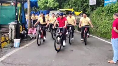 IAS प्रशिक्षुओं संग साइकिल पर निकले केंद्रीय मंत्री मनसुख मंडाविया, मसूरी की सड़कों से दिया फिट इंडिया का संदेश