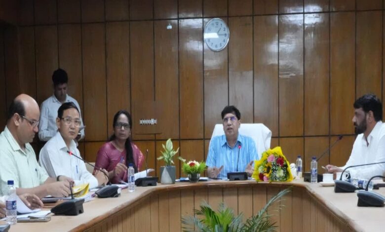 पर्वतीय क्षेत्रों के छोटे मार्गों पर मिनी बसों का होगा संचालन, चारधाम यात्रा से निगम को 8 करोड़ की हुई इनकम पर्वतीय क्षेत्रों के छोटे मार्गों पर मिनी बसों का होगा संचालन, चारधाम यात्रा से निगम को 8 करोड़ की हुई इनकम