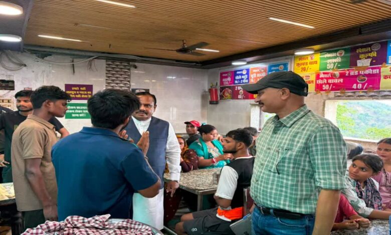 चंडी देवी मंदिर परिसर में गंदगी देख भड़के दर्जामंत्री, अधिकारियों को मुकदमा दर्ज कराने की दी चेतावनी