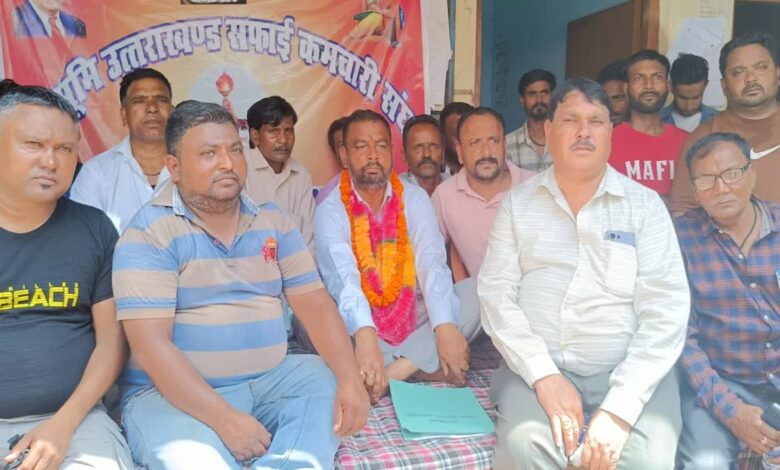 सात सूत्रीय मांगों पर अड़े सफाई कर्मचारी, आक्रोश रैली के बाद भूख हड़ताल किया शुरू