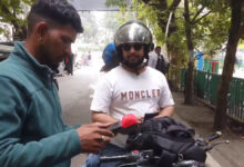 नैनीताल में दोपहिया चालकों को देना होगा ₹100 प्रवेश शुल्क, विरोध में उतरे सभासद, बोर्ड भंग करने की मांग