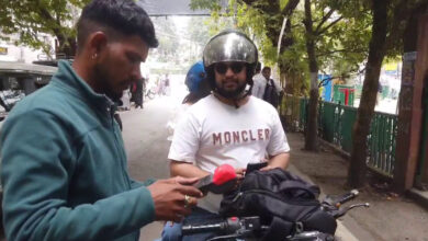नैनीताल में दोपहिया चालकों को देना होगा ₹100 प्रवेश शुल्क, विरोध में उतरे सभासद, बोर्ड भंग करने की मांग