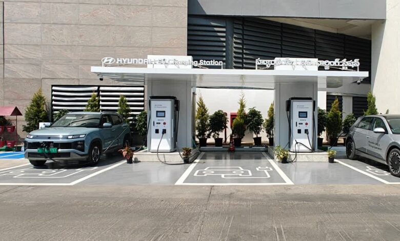 Hyundai Motor India ने पूरे देश में अपने 30,000 EV चार्जिंग प्वाइंट्स का किया अनावरण Hyundai Motor India ने पूरे देश में अपने 30,000 EV चार्जिंग प्वाइंट्स का किया अनावरण